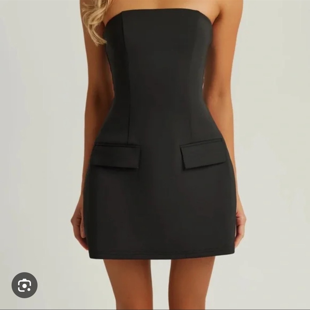 Heiress Beverly Hills black strapless a line pocket mini dress